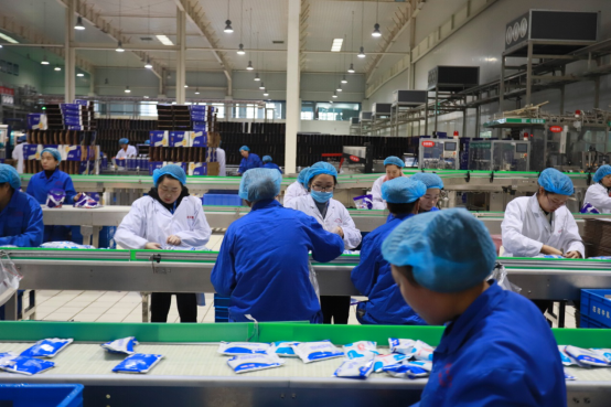 黨員帶頭赴一線  助力春節(jié)保生產(chǎn)—花花牛別樣“生產(chǎn)突擊隊(duì)”助力車(chē)間生產(chǎn)