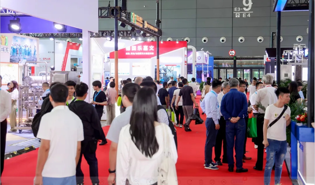 花花牛乳業(yè)集團(tuán)黨委書記、董事長唐洪峰一行參加中國乳制品工業(yè)協(xié)會第三十次年會暨2024中國（國際）乳業(yè)技術(shù)博覽會