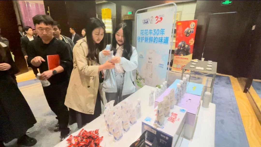 快訊丨花花牛乳業(yè)集團(tuán)亮相中國(河南)—東盟人文交流月啟幕會(huì) 快訊丨花花牛乳業(yè)集團(tuán)亮相中國(河南)—東盟人文交流月啟幕會(huì)