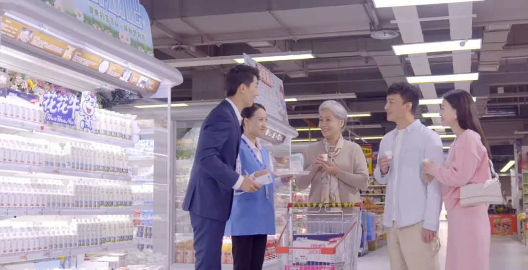 點贊！河南日報要聞02版——報道花花牛乳業(yè)集團鄭州分公司乳制品生產(chǎn)場景，彰顯花花牛乳業(yè)集團發(fā)展新活力