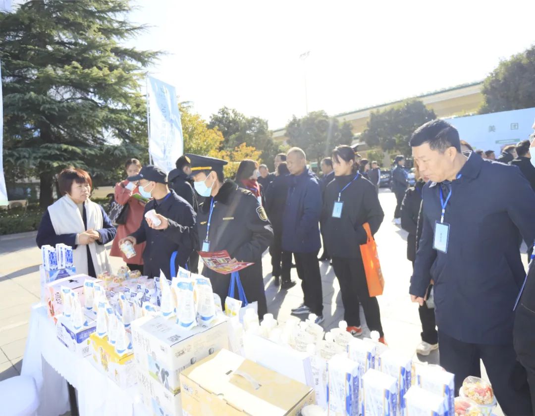 花花牛丨落實(shí)食品生產(chǎn)加工企業(yè)質(zhì)量安全主體責(zé)任，助力人民群眾生活更美好——2023年河南省暨鄭州食品安全宣傳周啟動(dòng)儀式隆重舉行