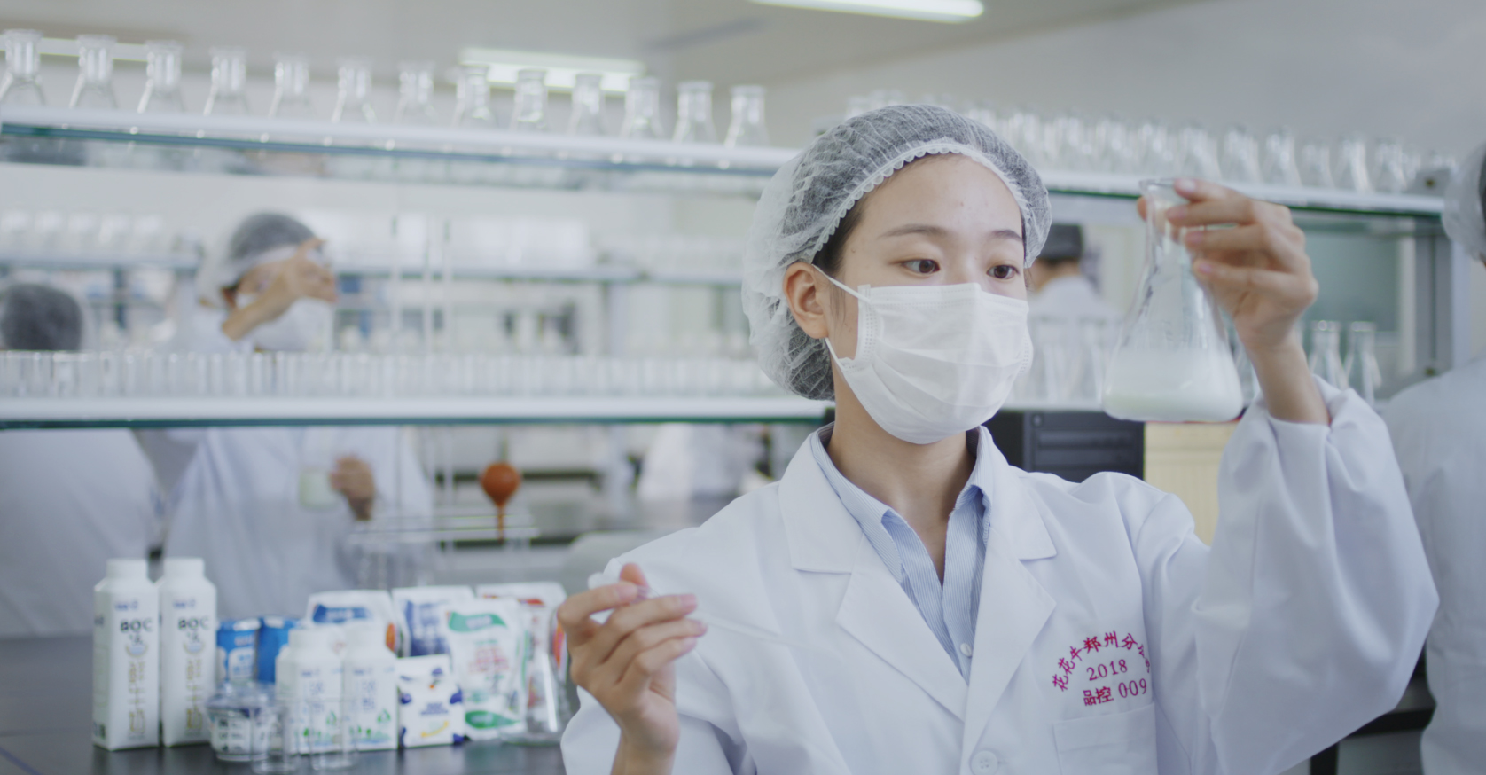 榮膺乳業(yè)三大金獎(jiǎng)，花花牛以產(chǎn)業(yè)融合發(fā)展推進(jìn)奶業(yè)高質(zhì)量發(fā)展