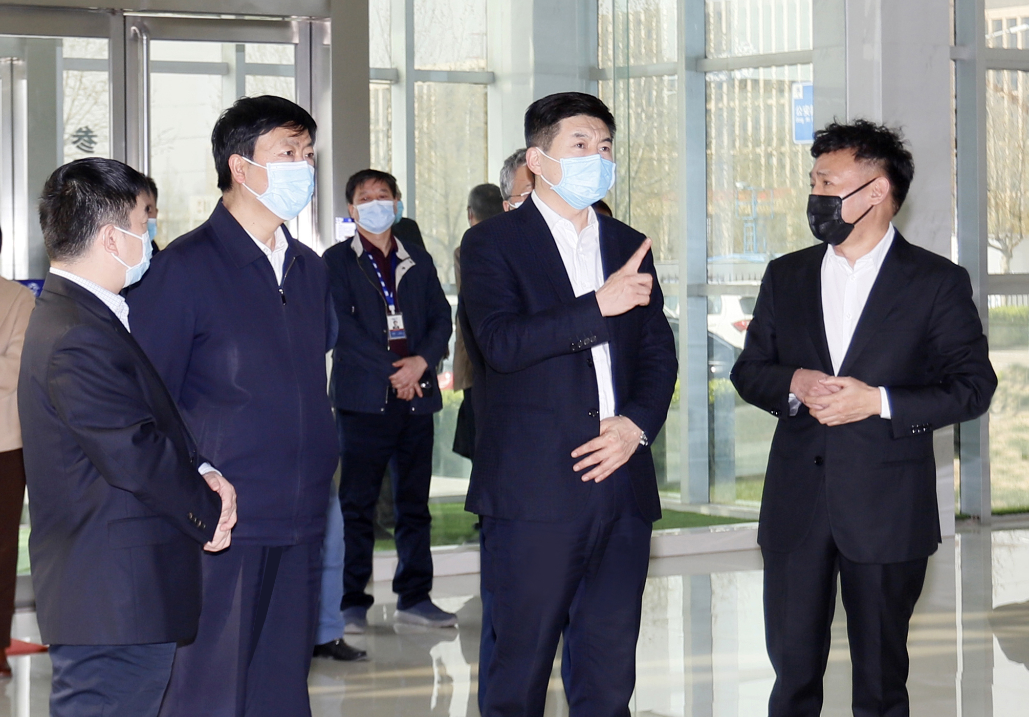 河南省委常委、副省長費東斌蒞臨 花花牛乳業(yè)集團調(diào)研