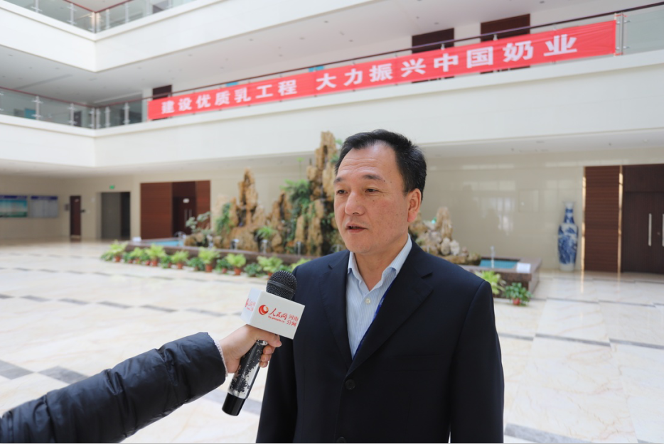 振興中國奶業(yè)，花花牛在行動