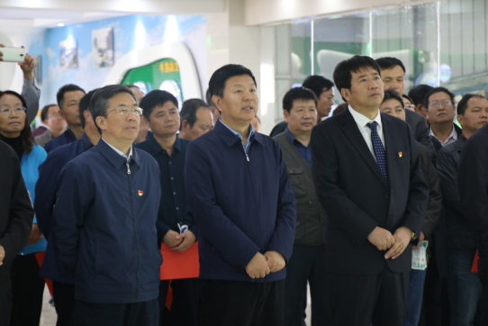 河南省農牧業(yè)產(chǎn)業(yè)扶貧工作觀摩團蒞臨花花牛集團·魯山瑞亞牧業(yè)有限公司參觀考察 河南省農牧業(yè)產(chǎn)業(yè)扶貧工作觀摩團蒞臨花花牛集團·魯山瑞亞牧業(yè)有限公司參觀考察