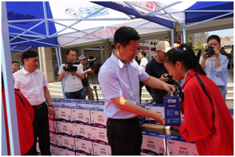 “健康中原，牛奶伴您行——花花牛乳業(yè)集團(tuán)2018中國小康牛奶行動(dòng)” 公益助學(xué)啟動(dòng)儀式隆重舉行