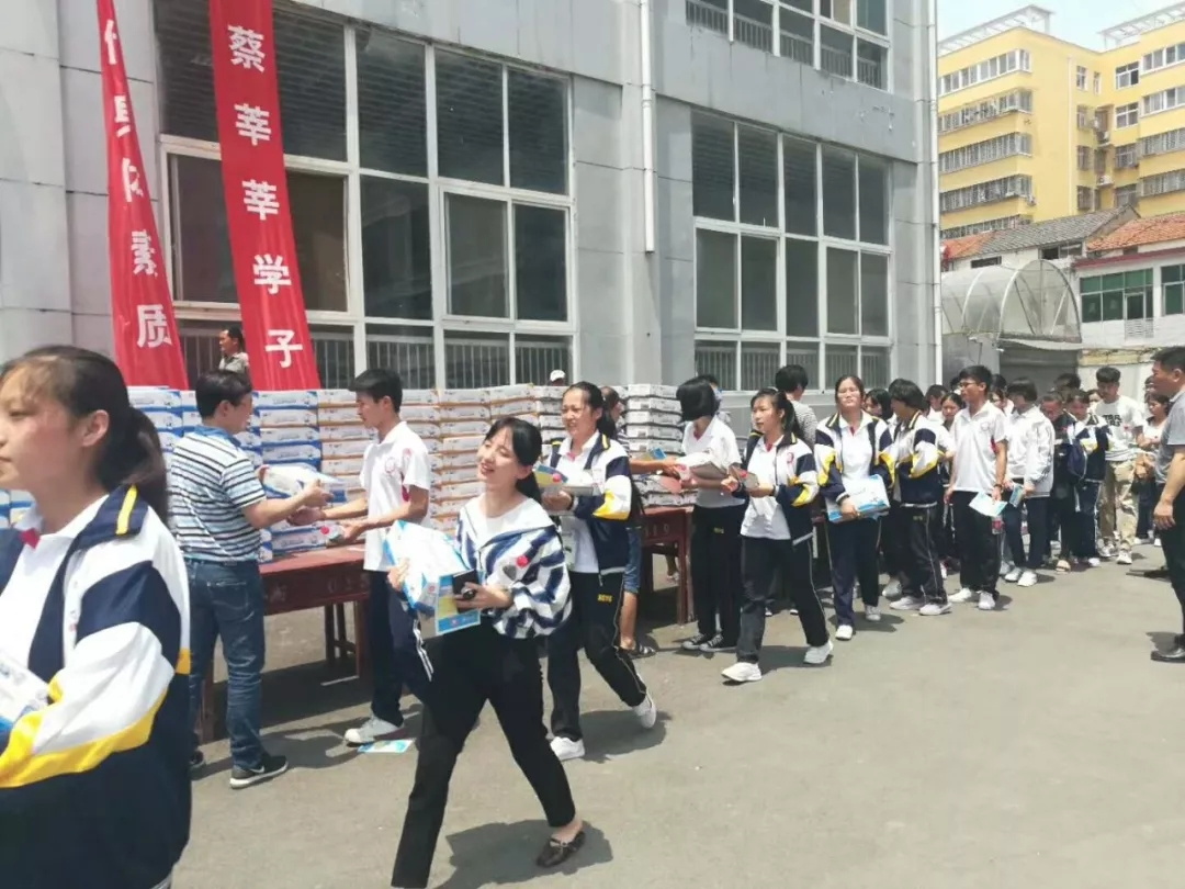 花花牛|捐助教育100萬元！做公益，我們是認(rèn)真的！