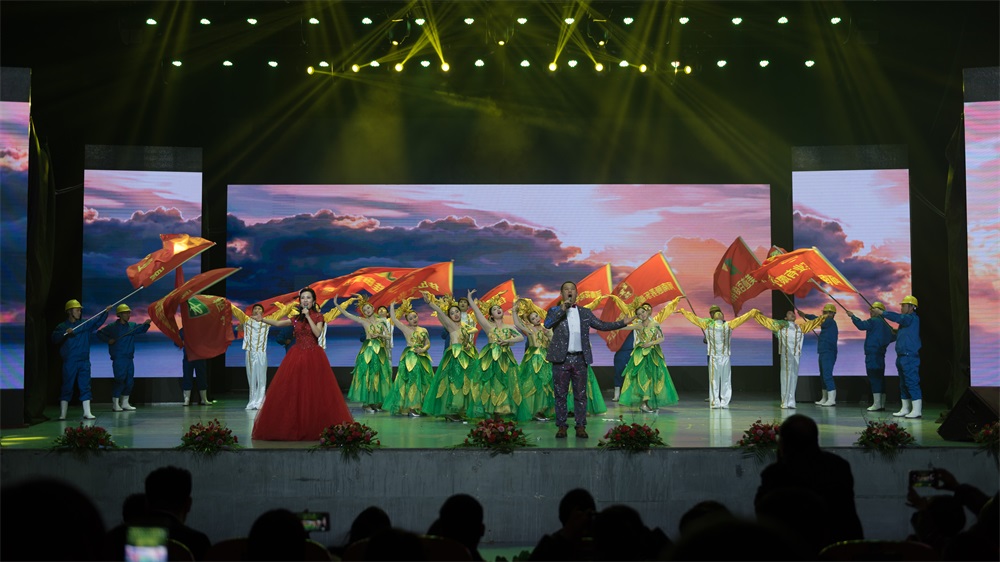 “不忘初心、聚力前行” 花花牛集團2018迎新春聯(lián)歡會隆重舉行