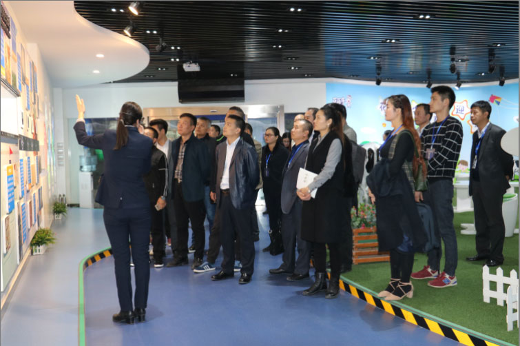 商界領(lǐng)袖俱樂(lè)部精英參訪花花牛！