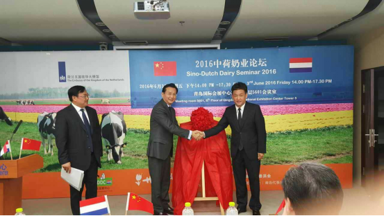 花花牛牛氣沖天！農(nóng)業(yè)部長品嘗“領(lǐng)暢”點(diǎn)贊，又獲國際奶業(yè)平臺青睞