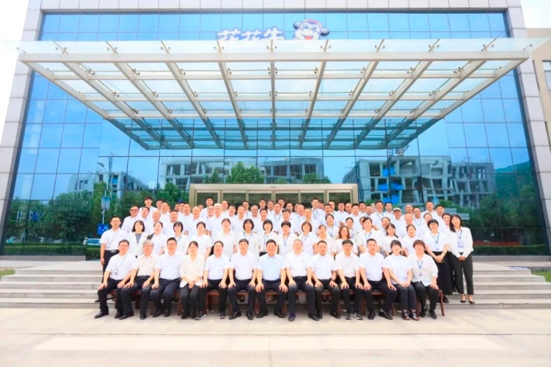 中國共產(chǎn)黨河南花花牛乳業(yè)集團(tuán)股份有限公司第二屆委員會(huì)第二次黨員大會(huì)勝利召開