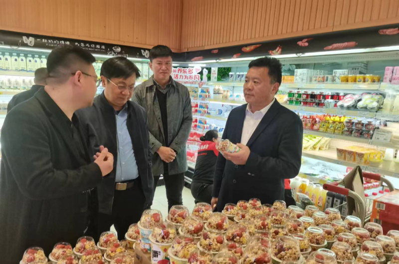 走訪調(diào)研拓市場 凝心聚力謀發(fā)展--花花牛乳業(yè)集團(tuán)黨委書記、董事長唐洪峰一行走訪銷售終端