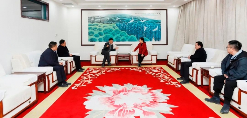 發(fā)揮產(chǎn)業(yè)優(yōu)勢(shì) 助力鄉(xiāng)村振興 | 民權(quán)縣委副書記、縣長(zhǎng)王靜嫻會(huì)見關(guān)曉彥董事長(zhǎng)一行