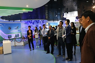 鄭州市二七區(qū)區(qū)委、統(tǒng)戰(zhàn)部部長王玉紅蒞臨花花牛生物科技有限公司參觀指導(dǎo)